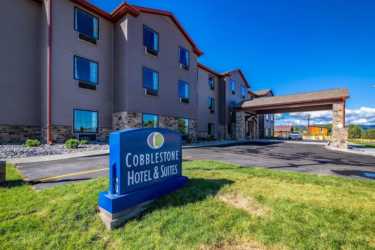 Cobblestone Hotel & Suites - Victor