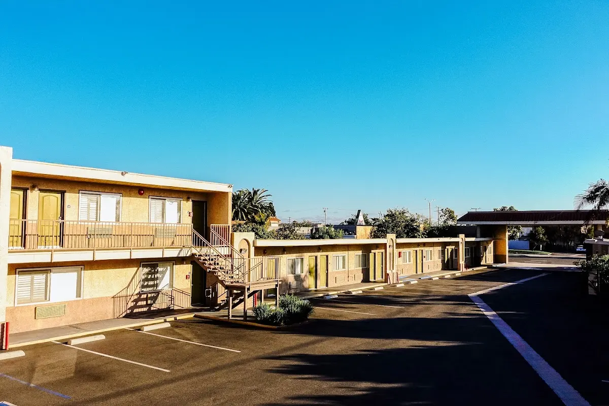 Tropic Lodge