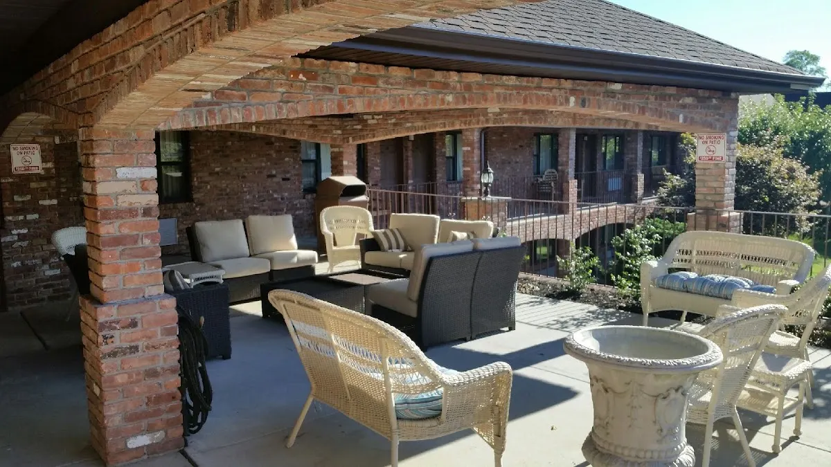Chalet Inn & Suites