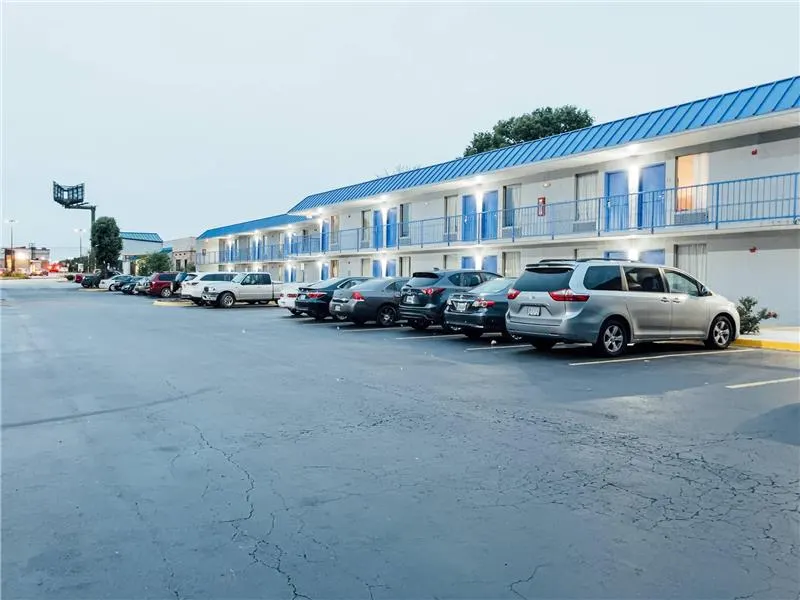 Rodeway Inn & Suites Carrollton