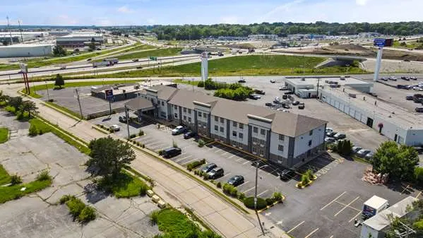 Comfort Inn & Suites Hazelwood - St. Louis