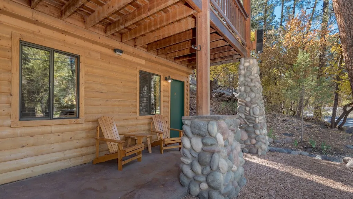 Upper Canyon Inn & Cabins