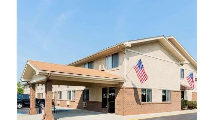 Super 8 by Wyndham Franklin/Middletown Area