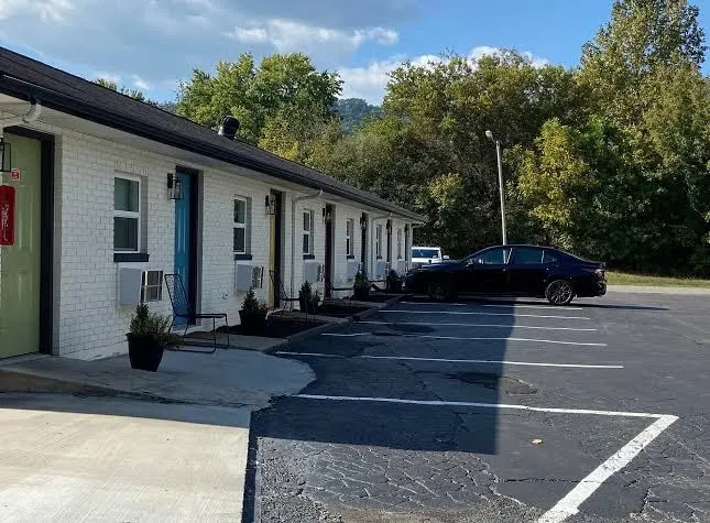 The Honey Bee Motel