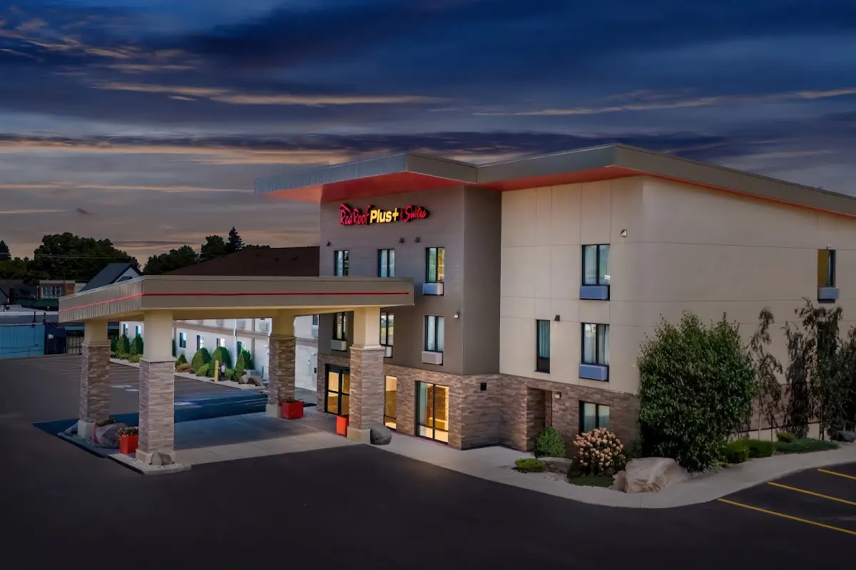 Red Roof PLUS+ & Suites Malone