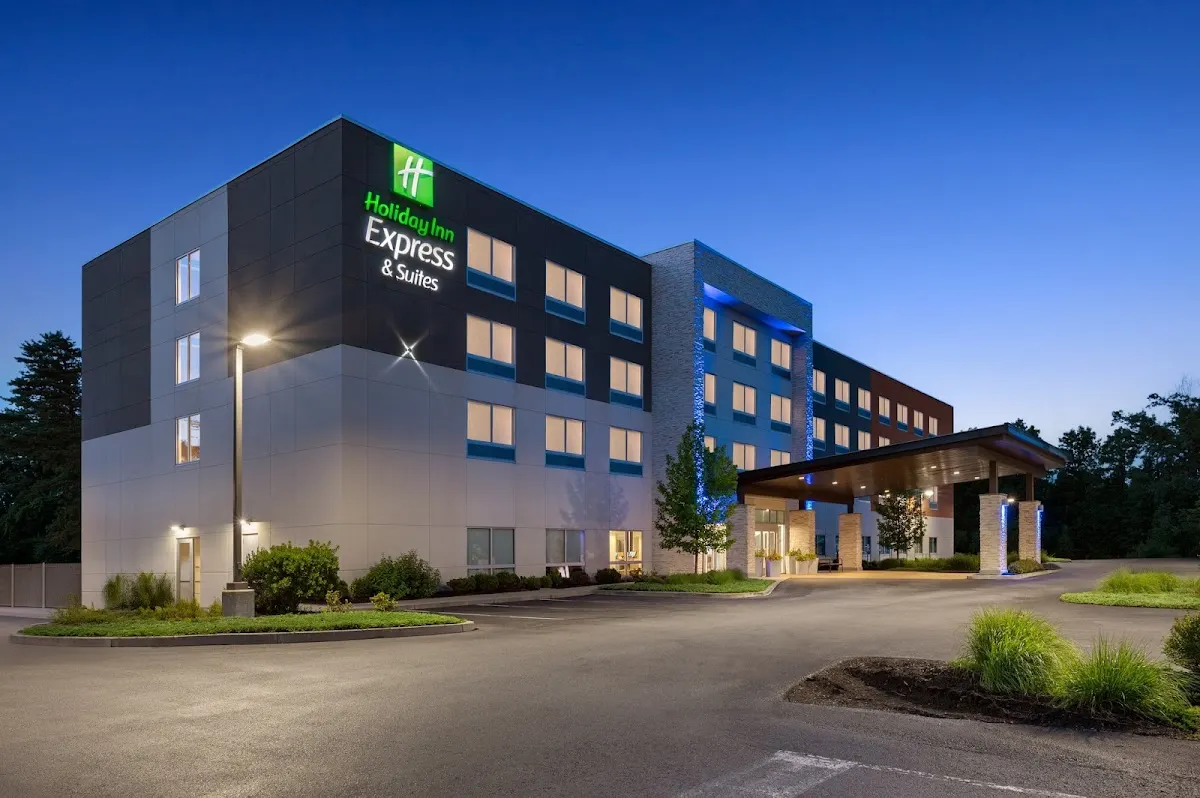 Holiday Inn Express & Suites Queensbury - Lake George Area by IHG