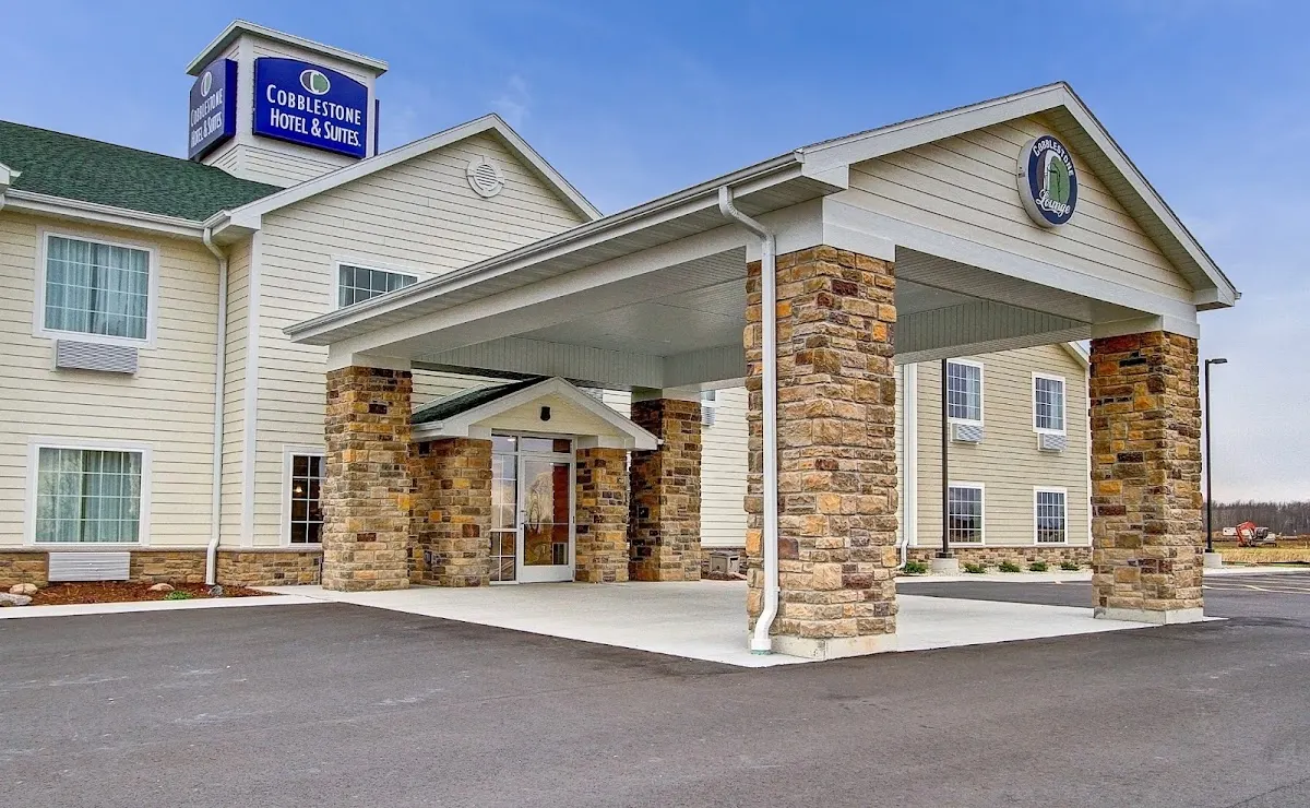 Cobblestone Hotel & Suites - Pulaski