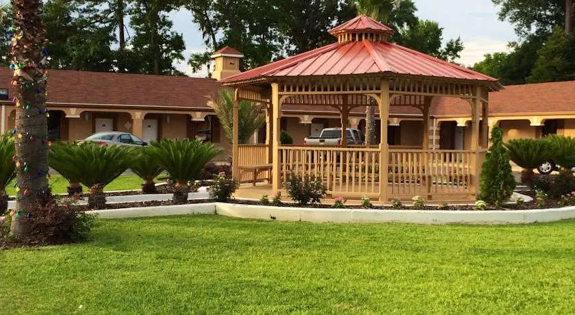 Deluxe Inn