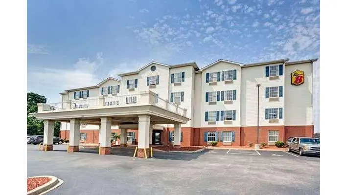 Super 8 by Wyndham Louisville/Expo Center