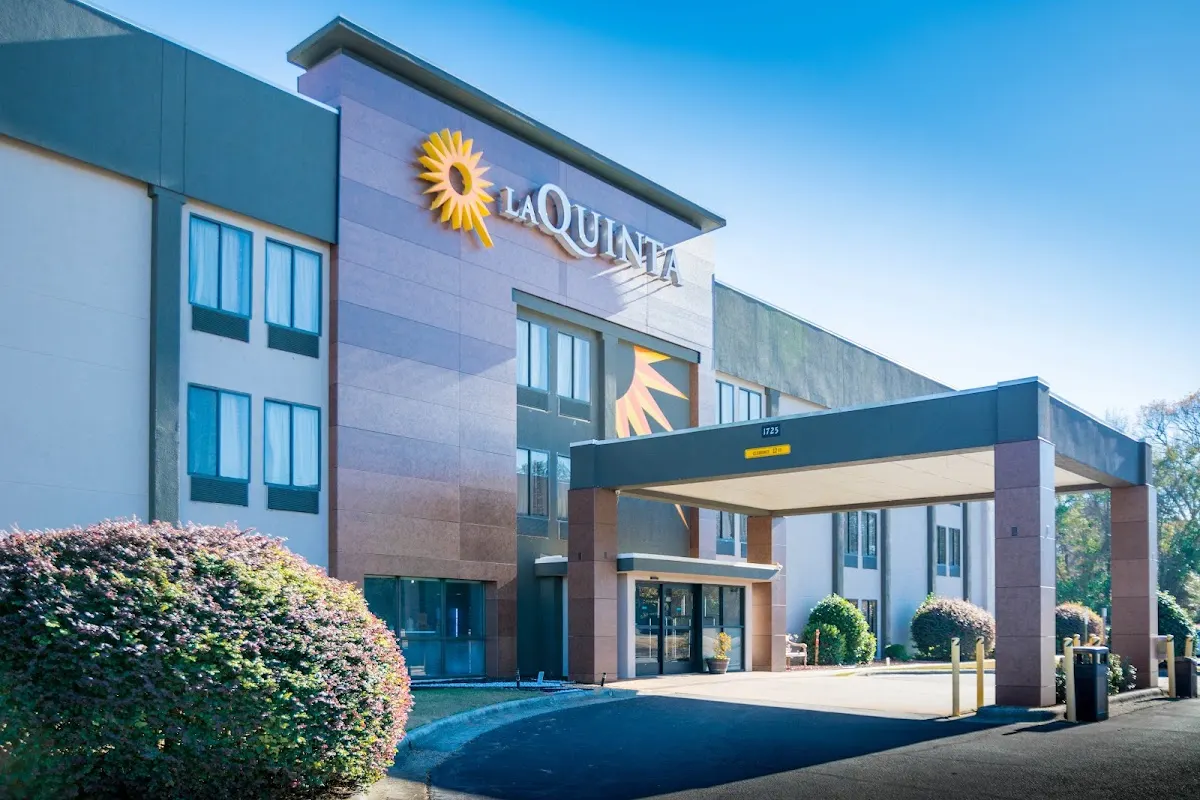 La Quinta Inn & Suites by Wyndham Fayetteville I-95