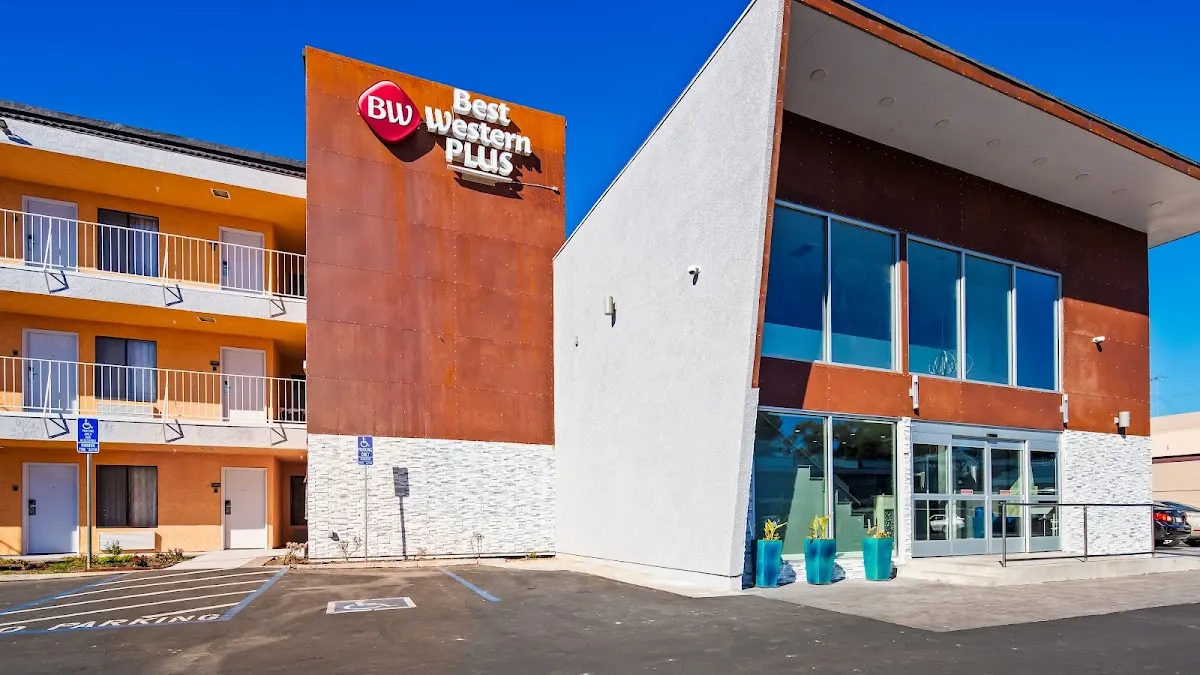 Continental Inn & Suites