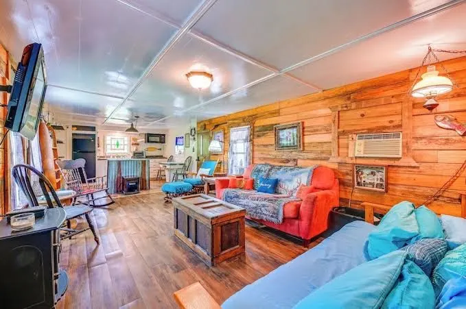 Fenced Yard: Quaint Cabin Near Lake Texoma!