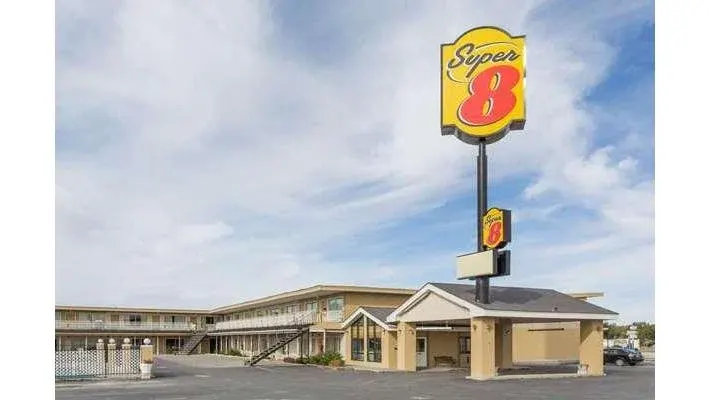 Super 8 by Wyndham Wells
