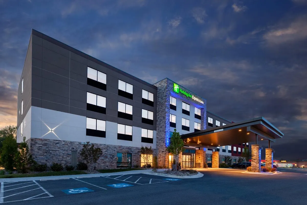 Holiday Inn Express & Suites Brunswick - Harpers Ferry Area by IHG