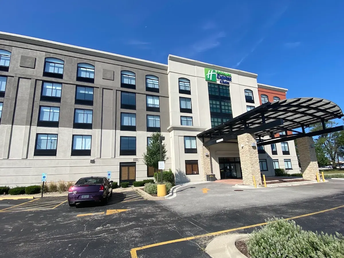 Holiday Inn Express & Suites Chicago - Prospect Heights, an IHG Hotel