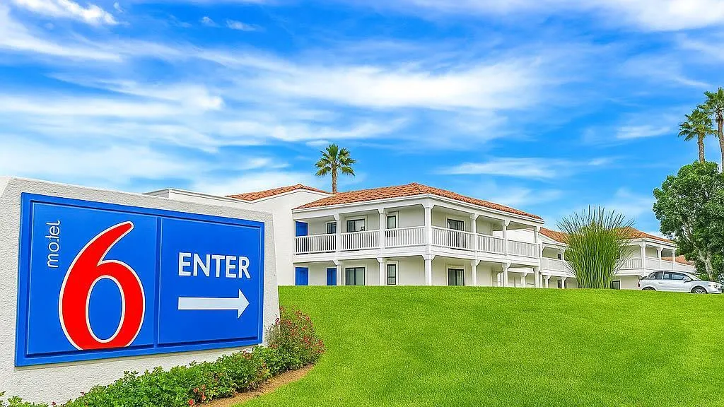 Motel 6 Carlsbad, CA Beach