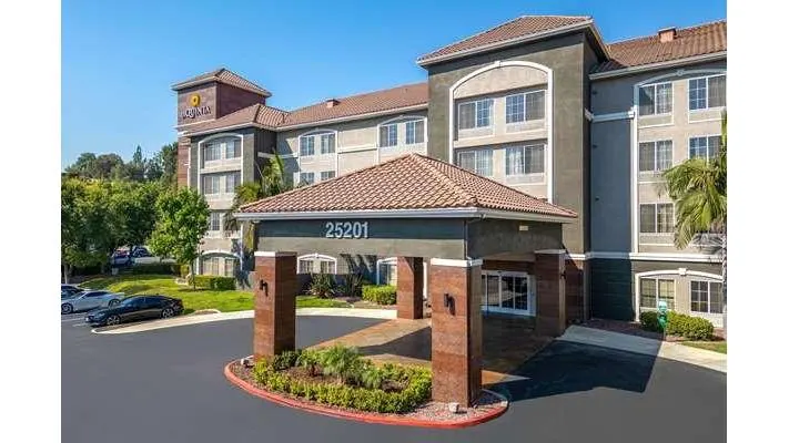 La Quinta Inn & Suites by Wyndham Santa Clarita - Valencia