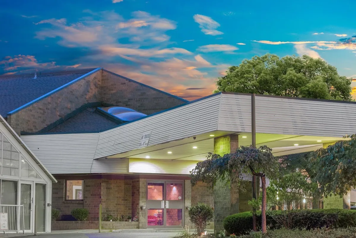 SkyLight Inn & Suites