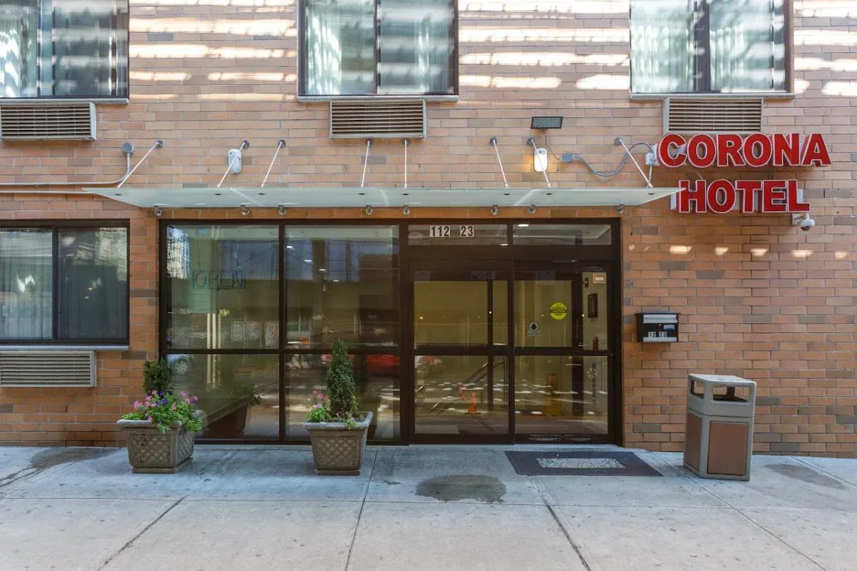 Corona Hotel