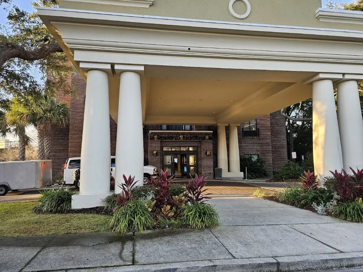 Holiday Inn Express & Suites