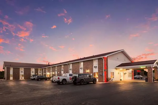 Econo Lodge Inn & Suites Escanaba North