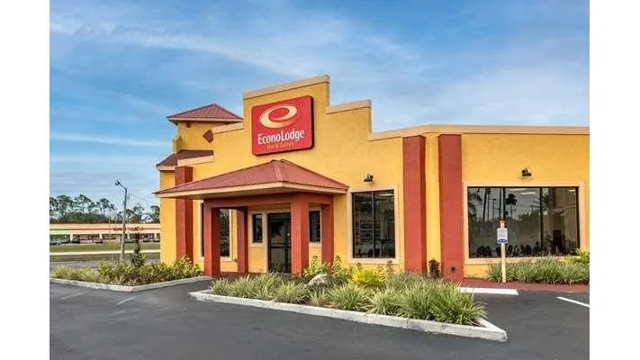 Econo Lodge Inn & Suites Maingate Central
