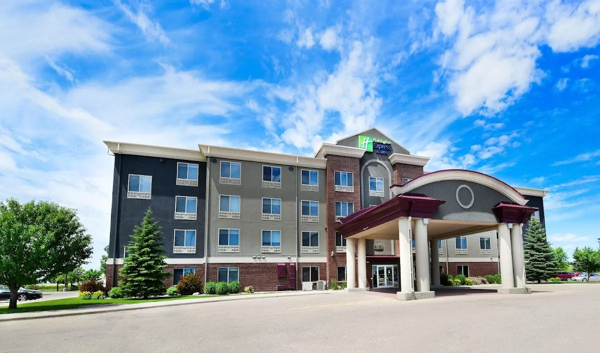 Holiday Inn Express & Suites Grand Forks by IHG