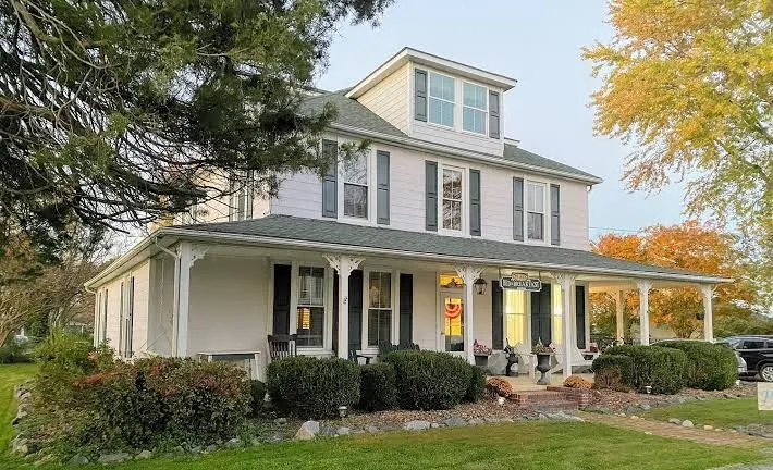 Colonial Beach Plaza Bed & Breakfast