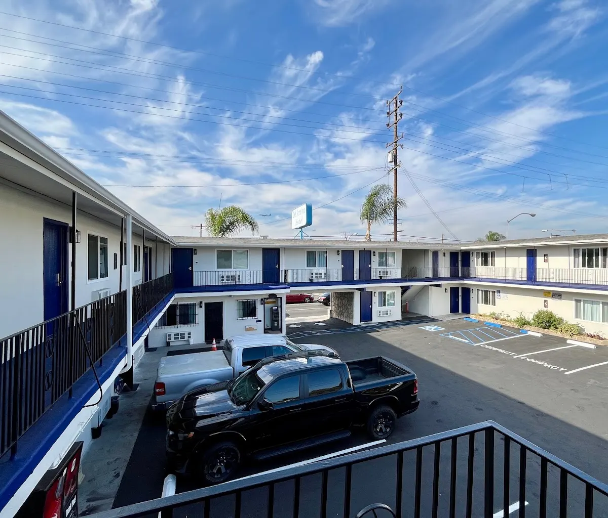 Del Aire Inn Hotel