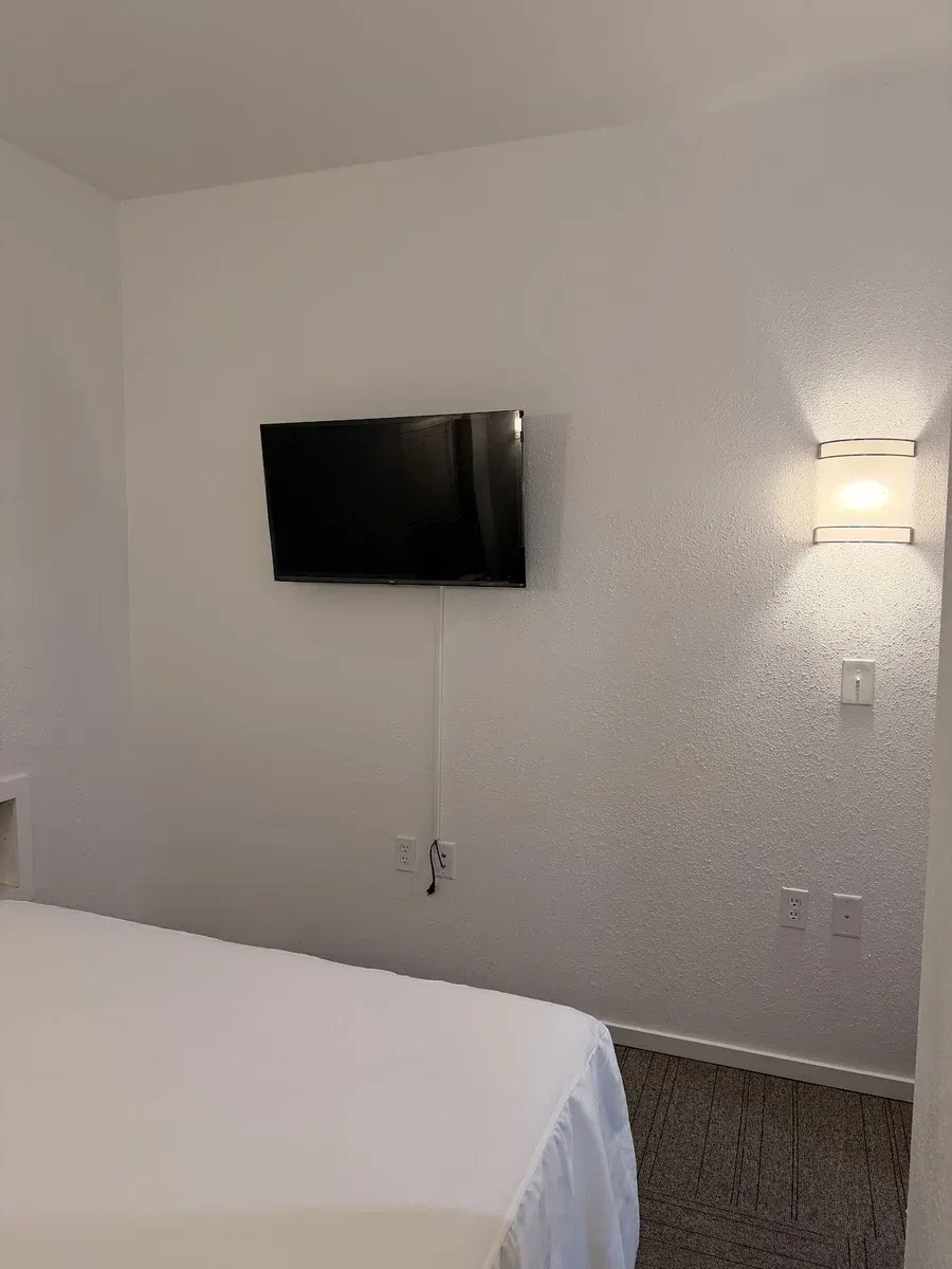 Broadway Inn & RV Park