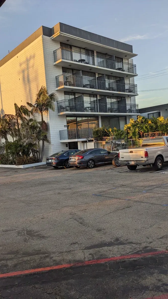 MC Pacific Inn and Suites