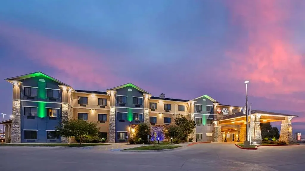Best Western Plus Emerald Inn & Suites