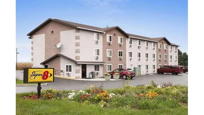 Super 8 by Wyndham Peru Starved Rock State Park