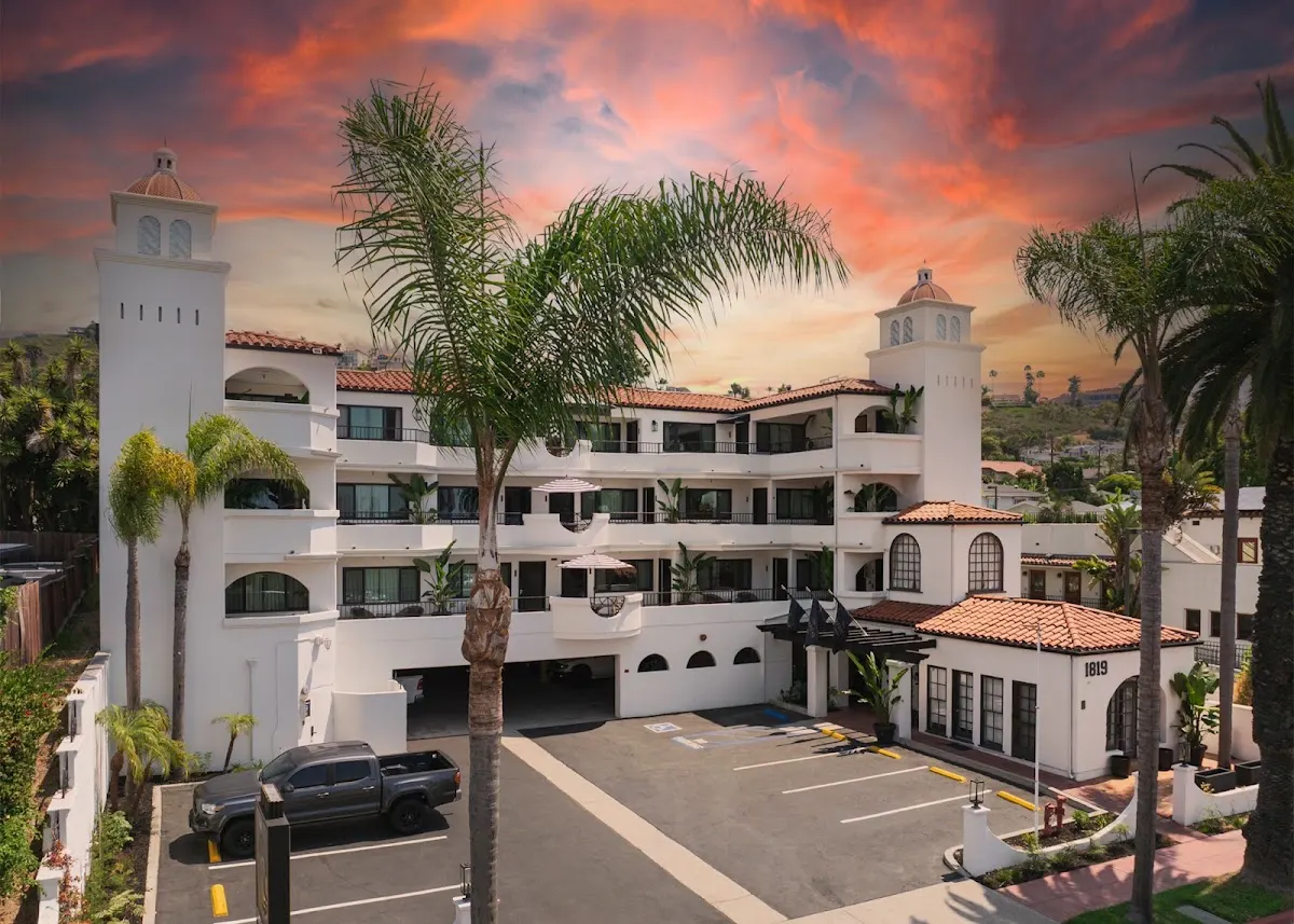 Surfbreak Hotel
