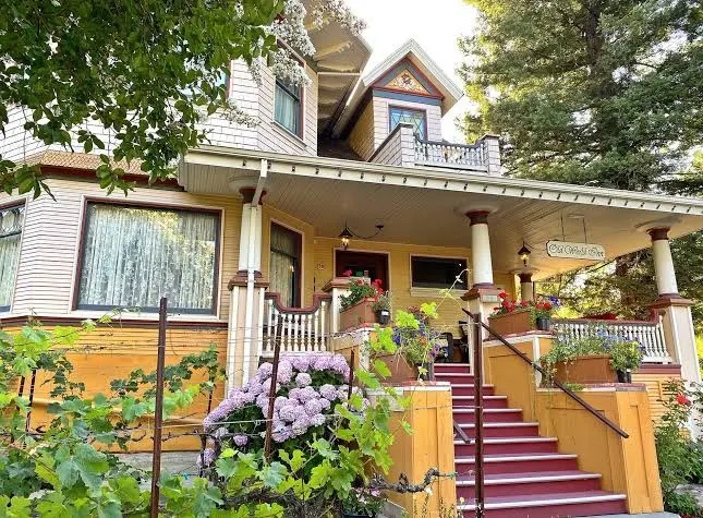 Merlot Cabernet House, an Old World Inn