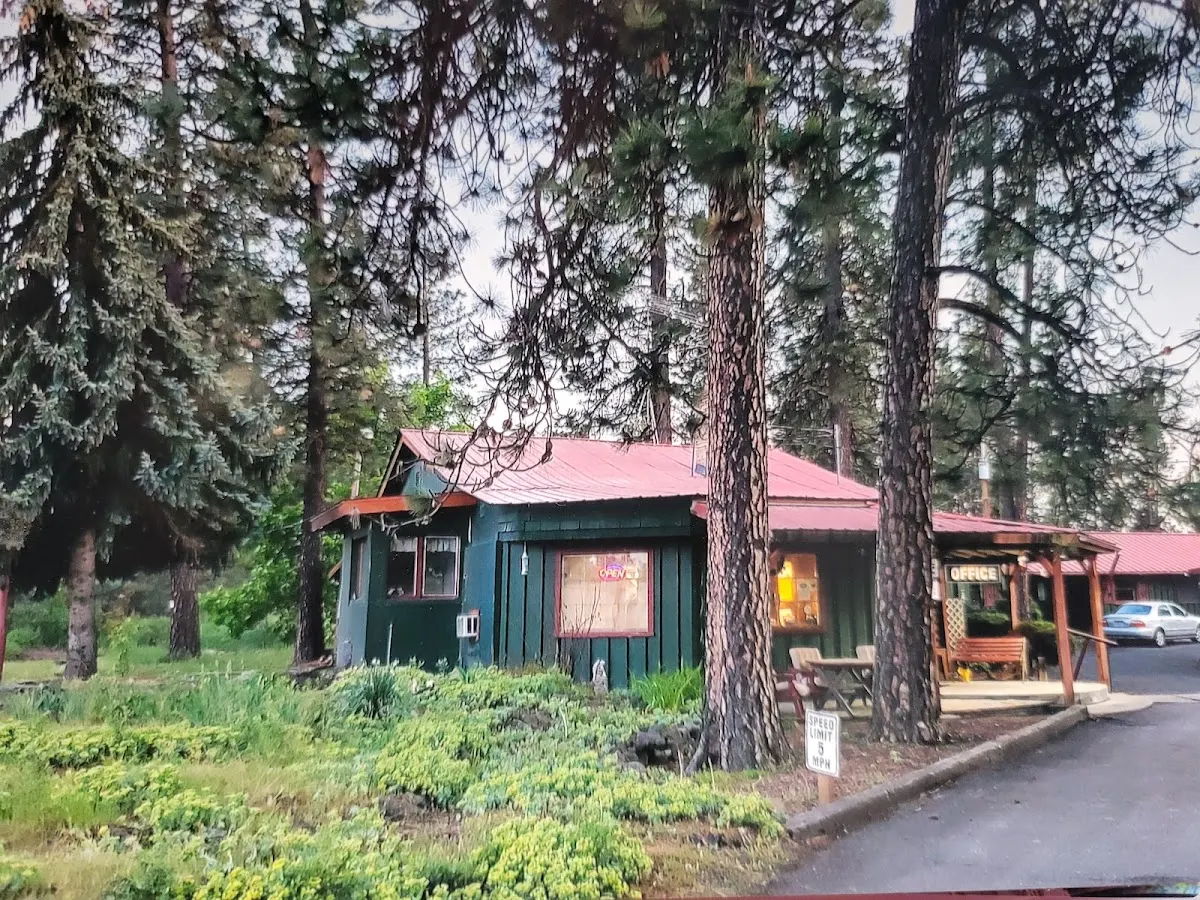Cedar Village Motel