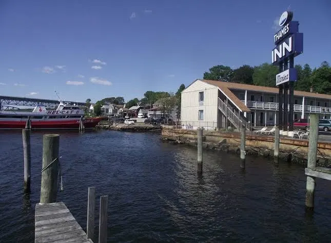 Thames Inn & Marina