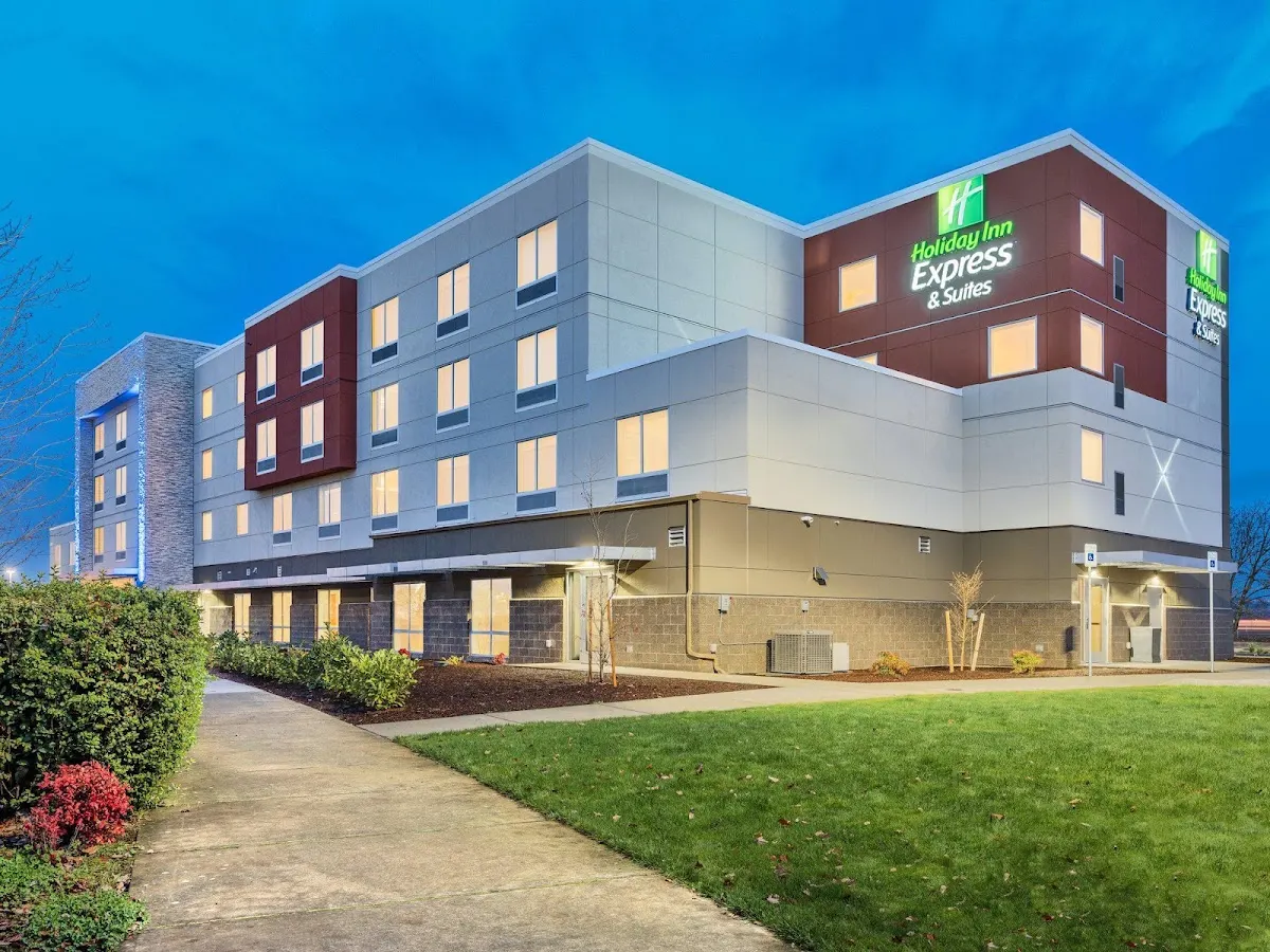 Holiday Inn Express & Suites Salem North - Keizer by IHG