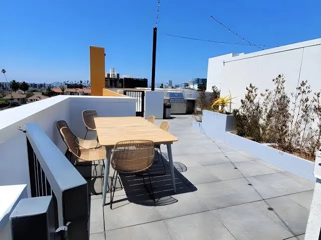 Glamorous KTown Boutique Residences with Rooftop view