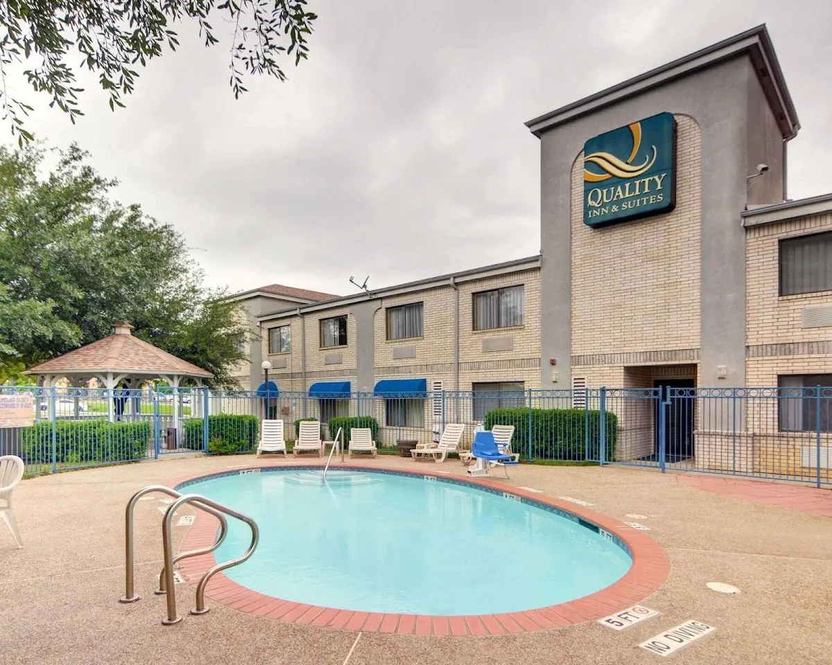 Quality Inn & Suites Grand Prairie South