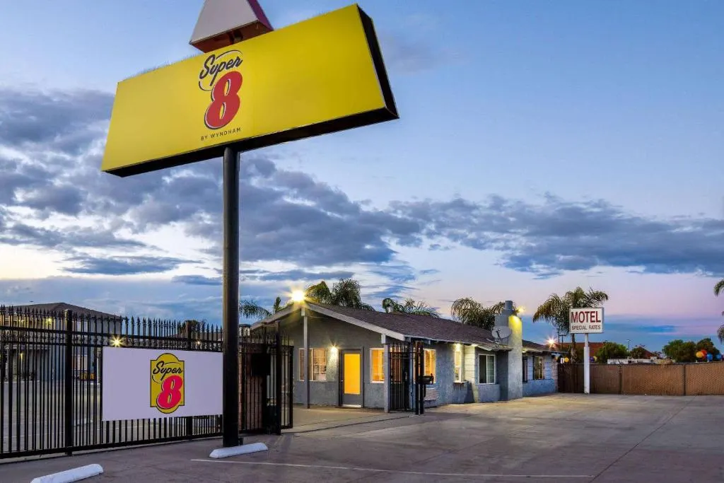 Super 8 by Wyndham Bakersfield Ca