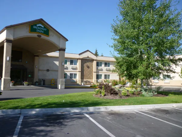 Broadway Inn