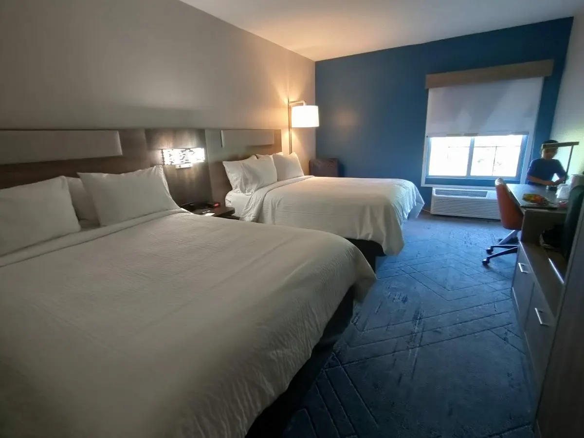 Holiday Inn Express Tampa N I-75 - University Area
