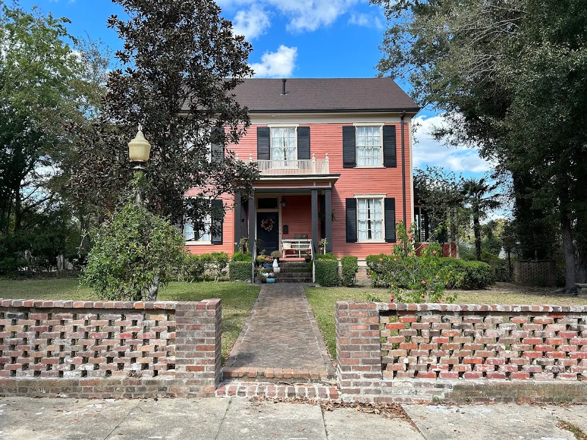 Jenny's Downtown Hideaway-Bed and Breakfast nestled in the heart of downtown Laurel
