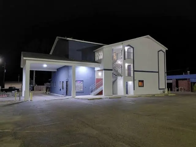 Spring Place Inn & Suites
