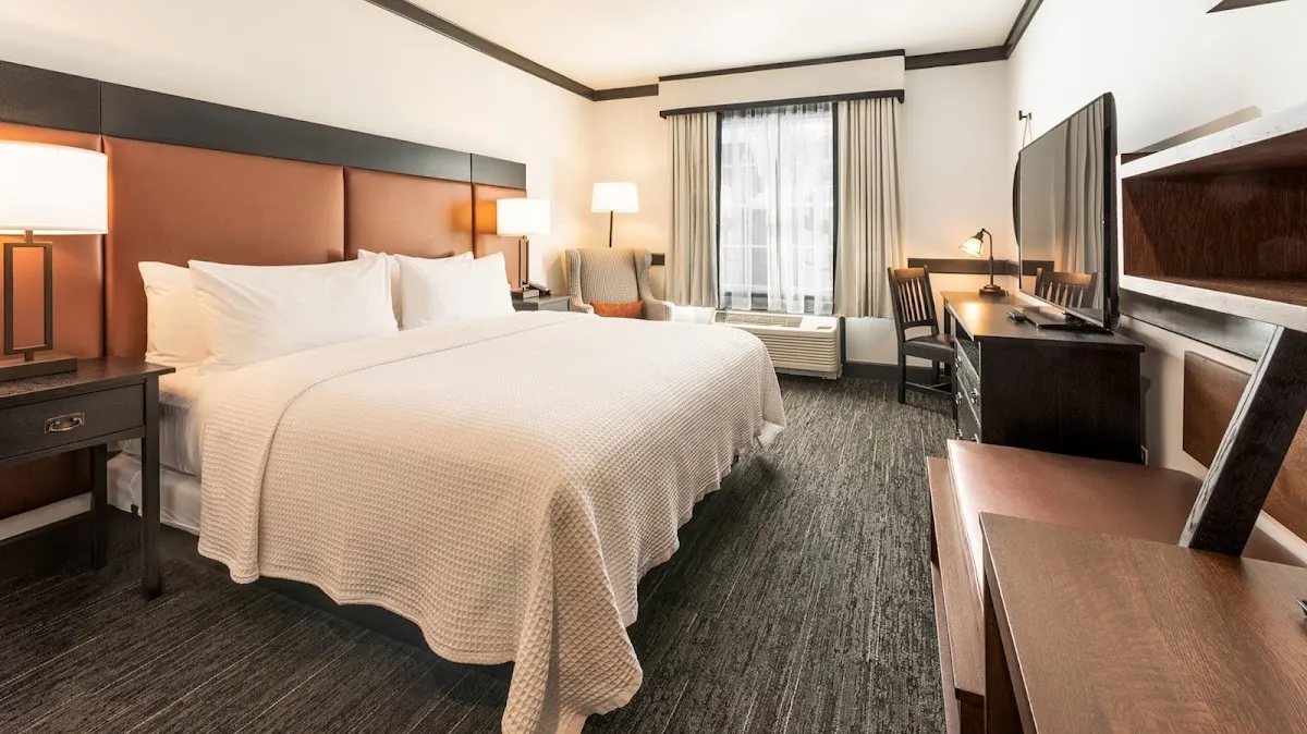 The Craftsman Inn & Suites