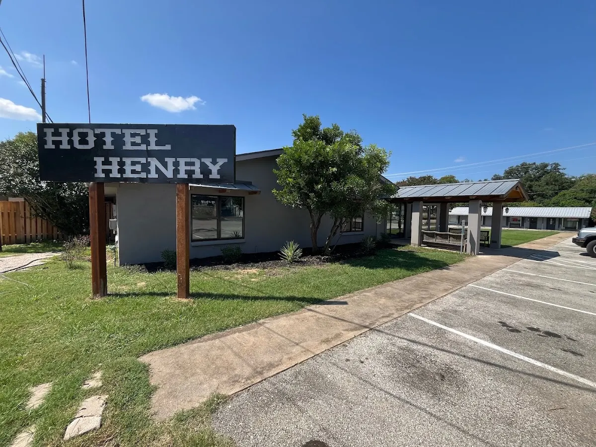 Hotel Henry