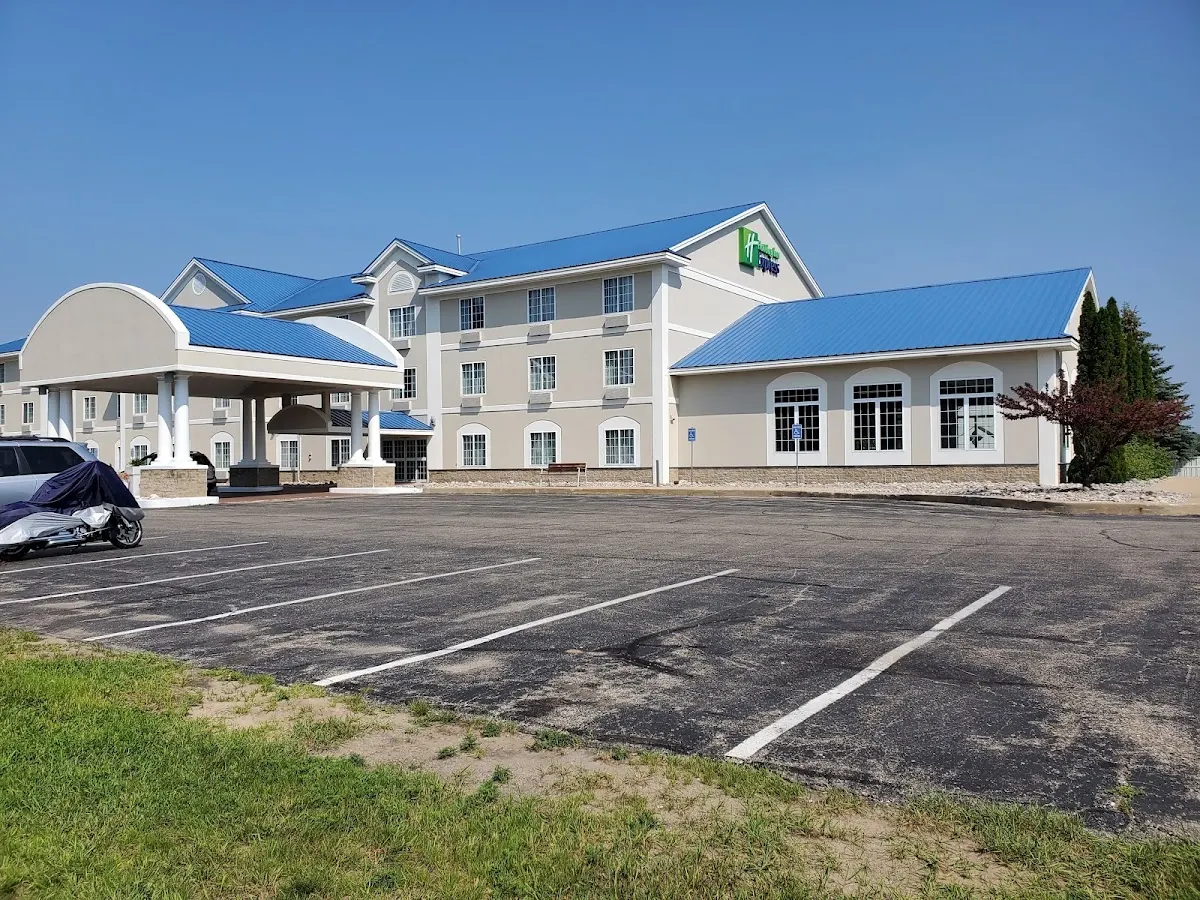 Holiday Inn Express & Suites Cadillac by IHG