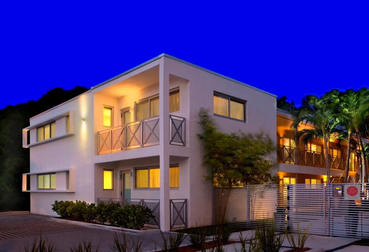 1818 Meridian House by Eskape Collection