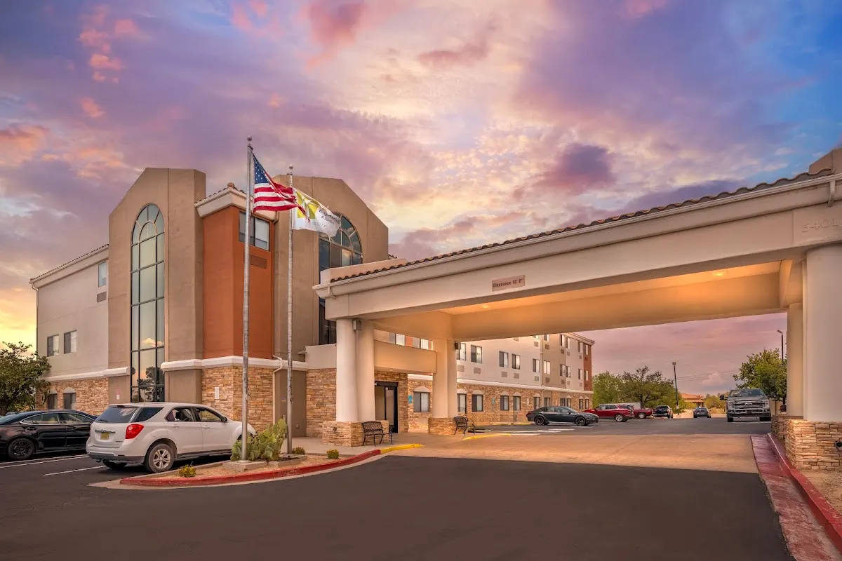 Holiday Inn Express & Suites Albuquerque-N. Balloon Fsta Park by IHG